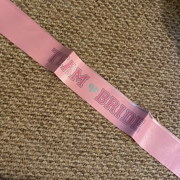 Team bride (5 sashes) - Picture 3 of 4